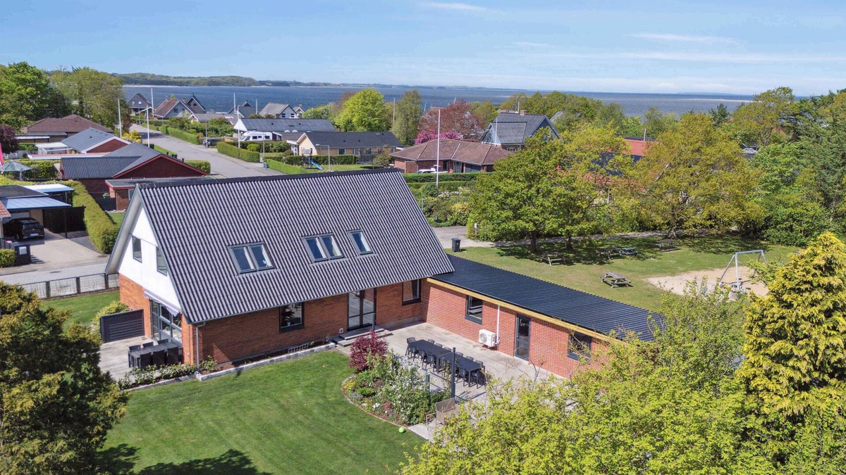 Hvalpsund Villa | Near beach and golf, with multi-purpose room.