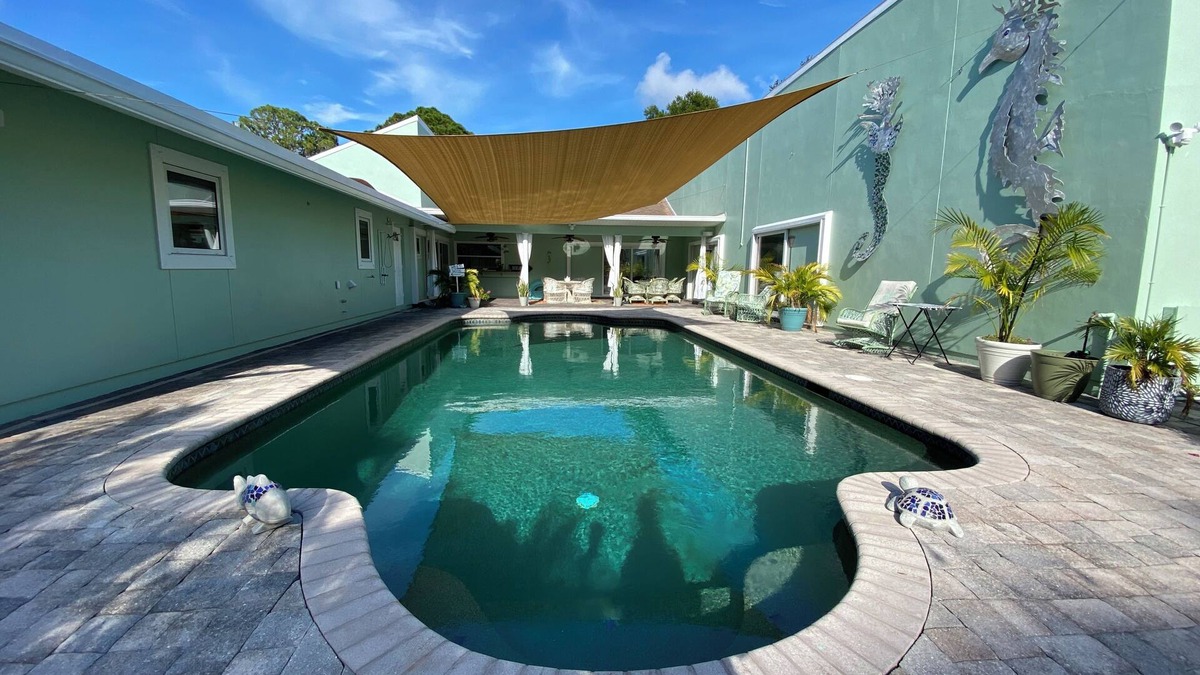 Seminole Apartment | Near Beaches, Pool, Paradise Awaits, Adult Only “The Blue Room”