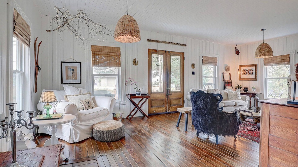 Foster Ski Chalet | Near Brome Lake - The charm of a century-old house - Pine Grove