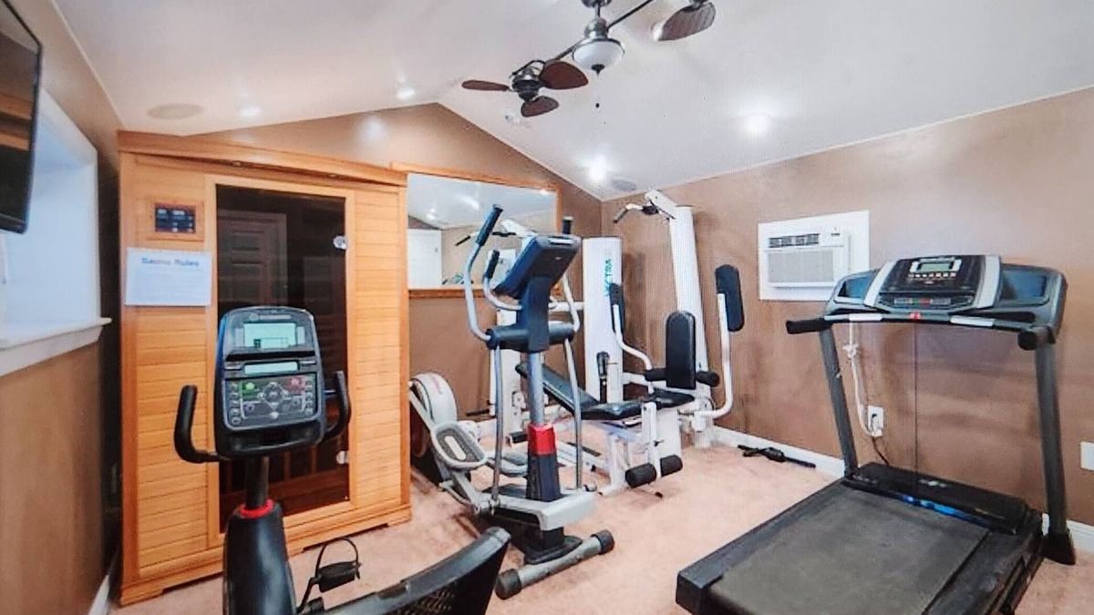 Kanab House | Near Bryce & Zion;2 houses, sleep 17;hot tub-sauna-gym-firepit-backyard-downtown