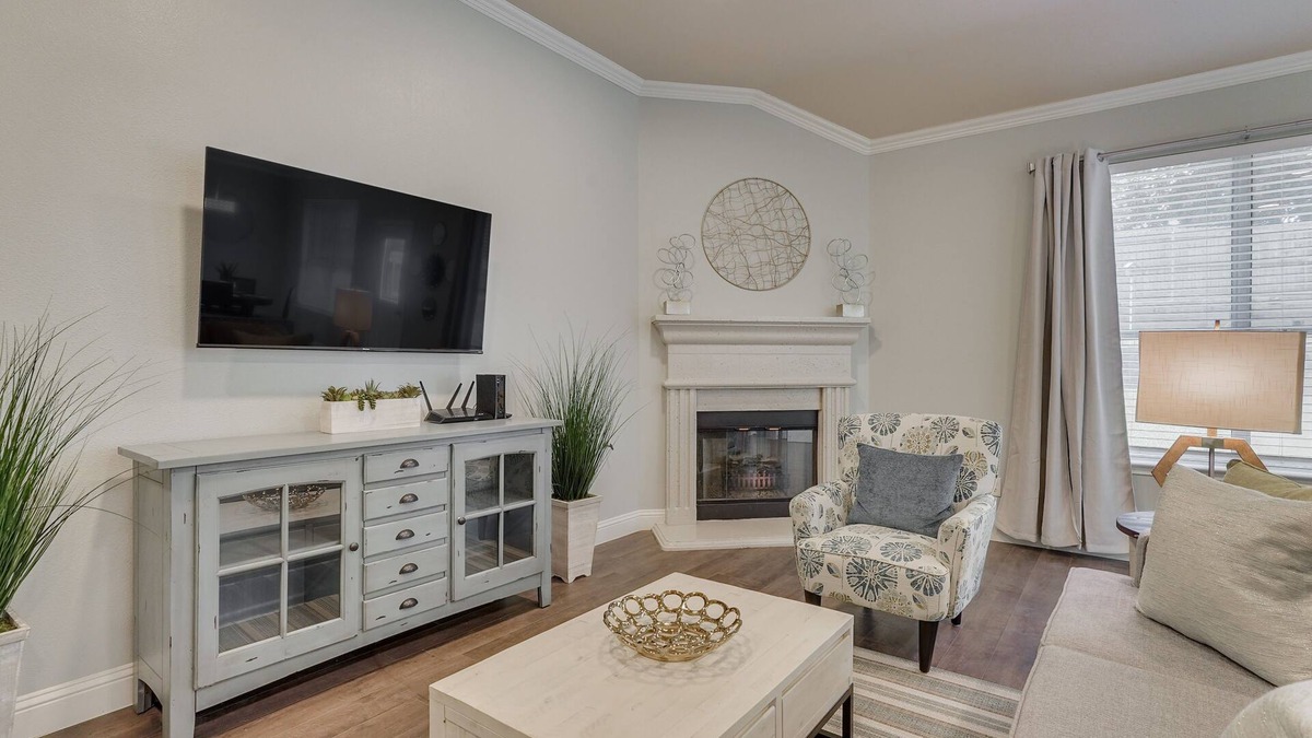 Corinth House | Near Denton, Flower Mound and Highland Village 3 BR!