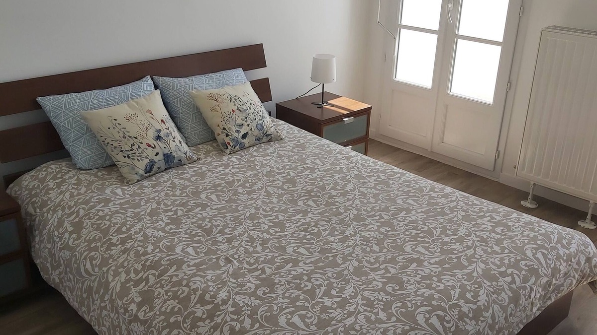 Serris Apartment | Near Disney and La Vallée Village - Apt 2 bdrms with balcony - sleeps 8