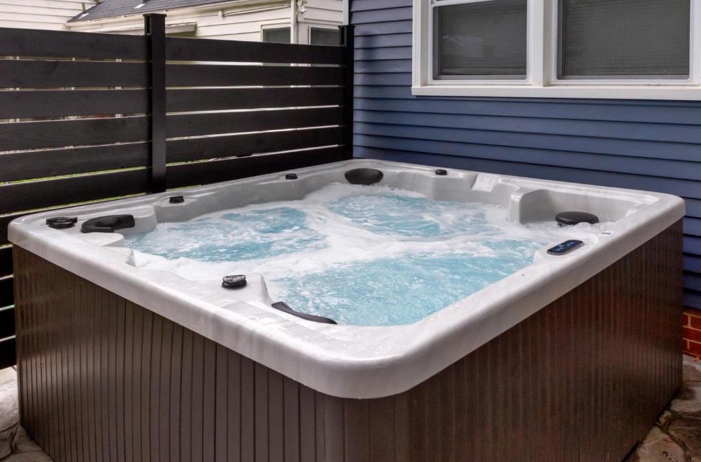 Waveland Park House | Near Drake/Downtown packed w/Amenities - Hot Tub - Movie Theater