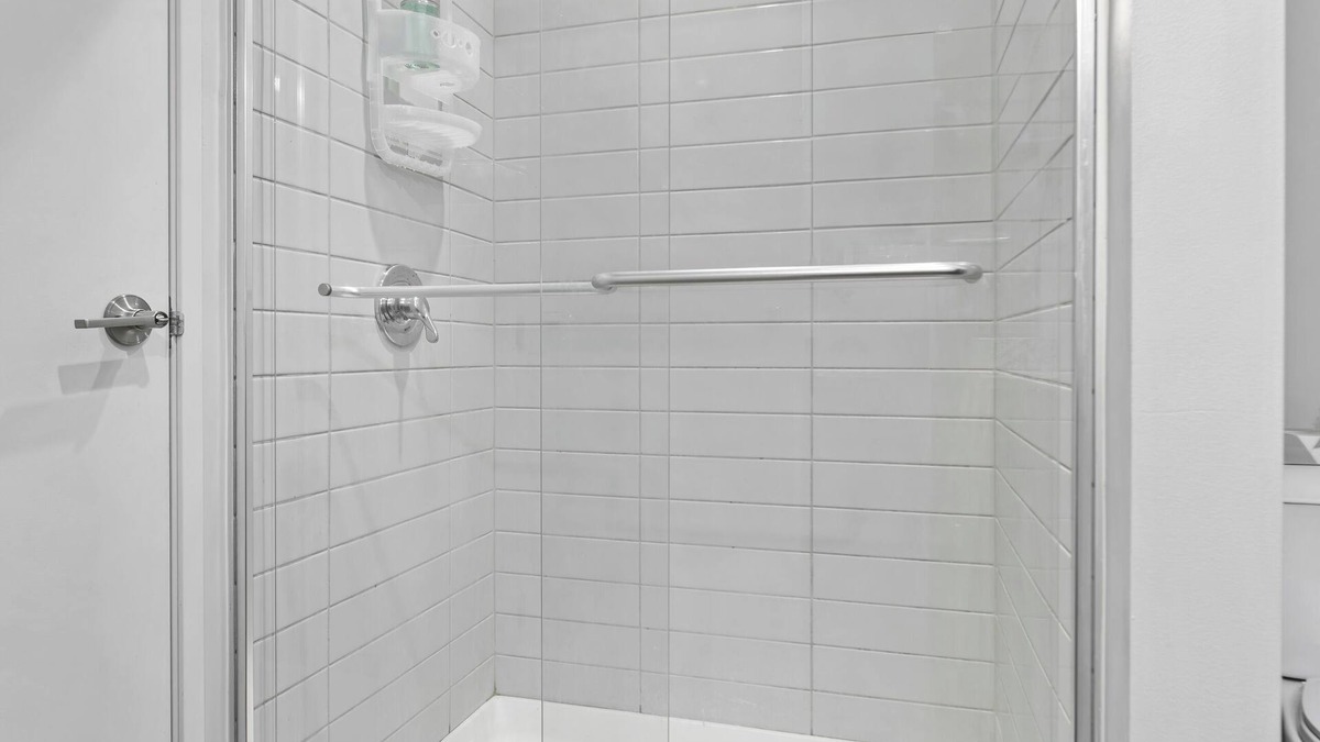 Downtown Cleveland Apartment | Near DT&CLE Clinic, Queen Bed, Wi-Fi, Parking