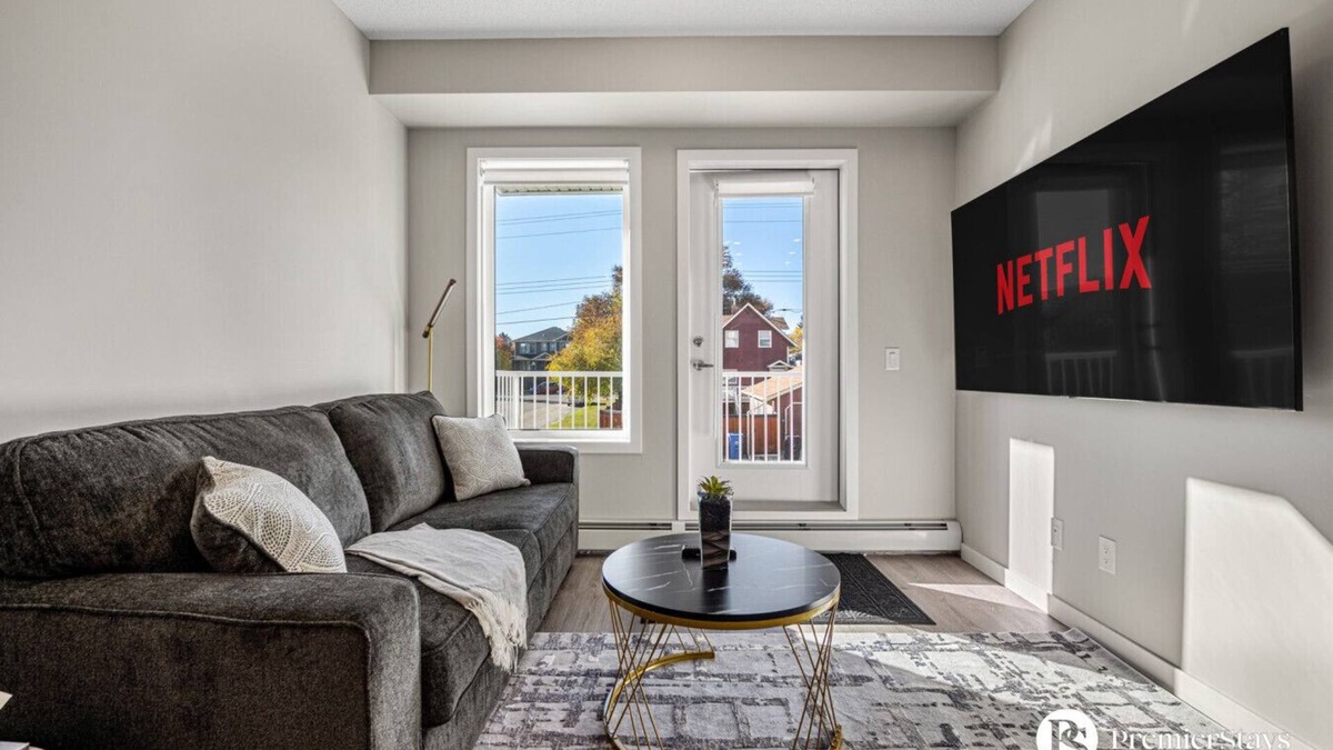 Inglewood Apartment | Near DT in Inglewood » 2 BR » AC » Free Banff #22