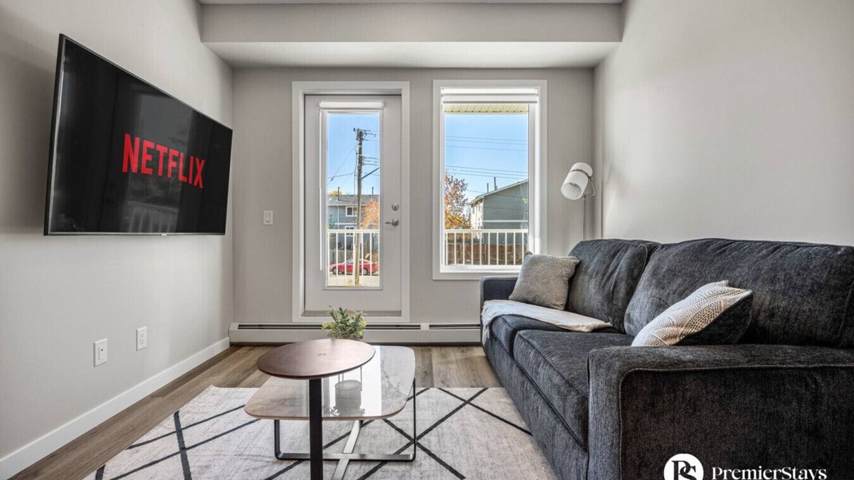 Inglewood Apartment | Near DT in Inglewood » 2 BR » AC » Free Banff #36