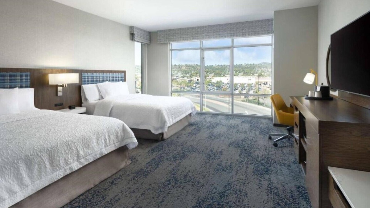 El Cajon House | NEAR EL CAJON'S GREAT OUTDOORS AND SHOPS