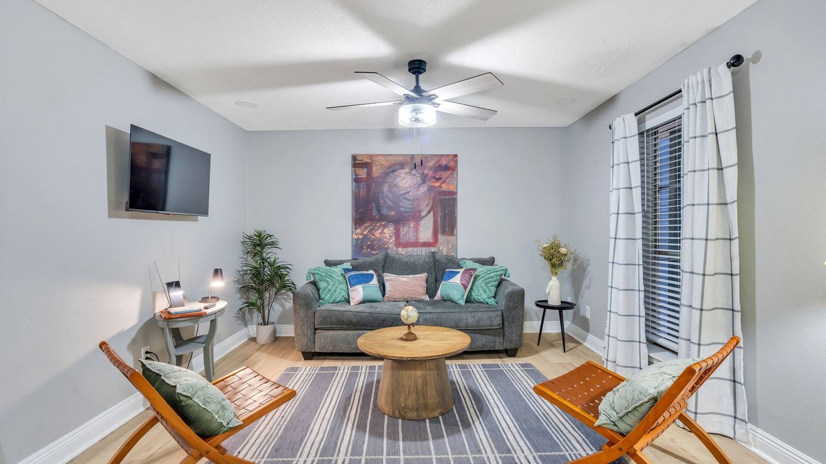 Metairie Apartment | Near Every type of Eatery Imaginable-quite space!