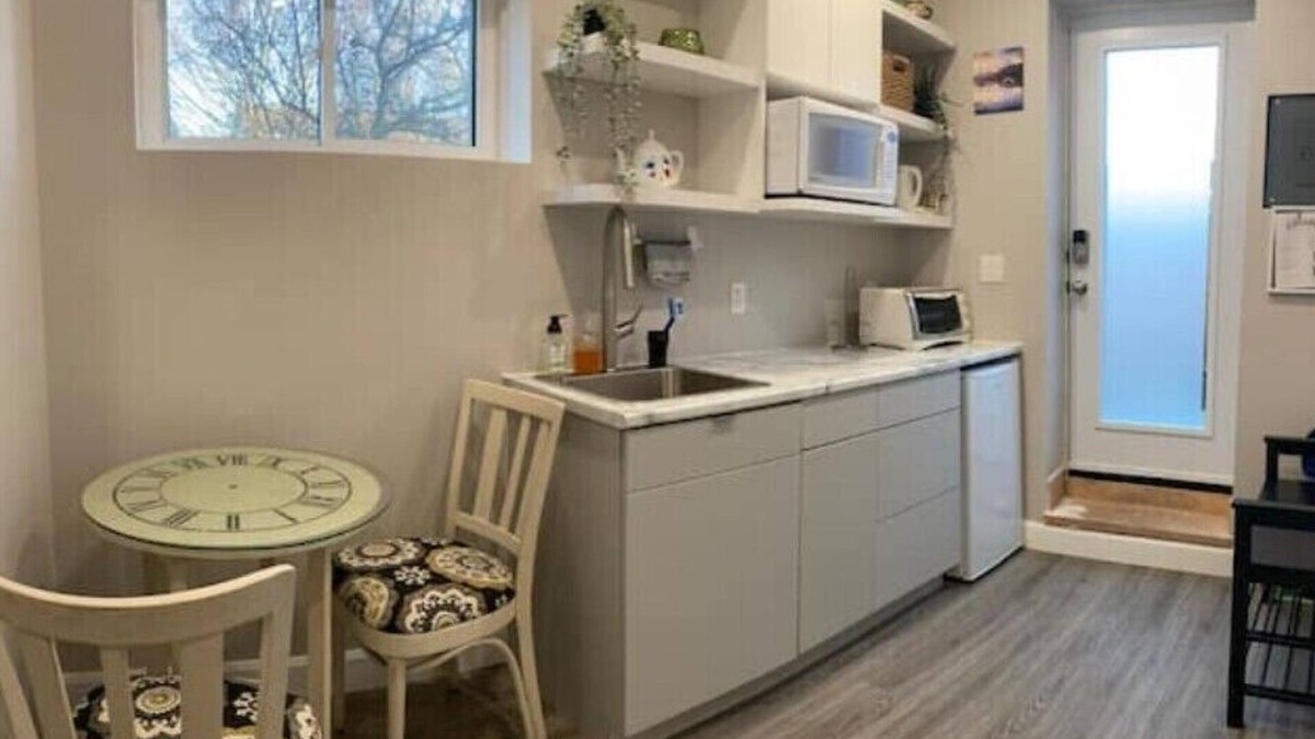 Auden Park Apartment | Near express routes to Queens/St. Lawrence/DT. Guest Suite in family home.n