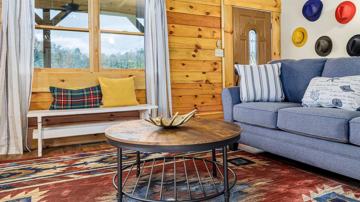 Stanley Cabin | Near Hiking & Caverns- Balkamore Cabin 1