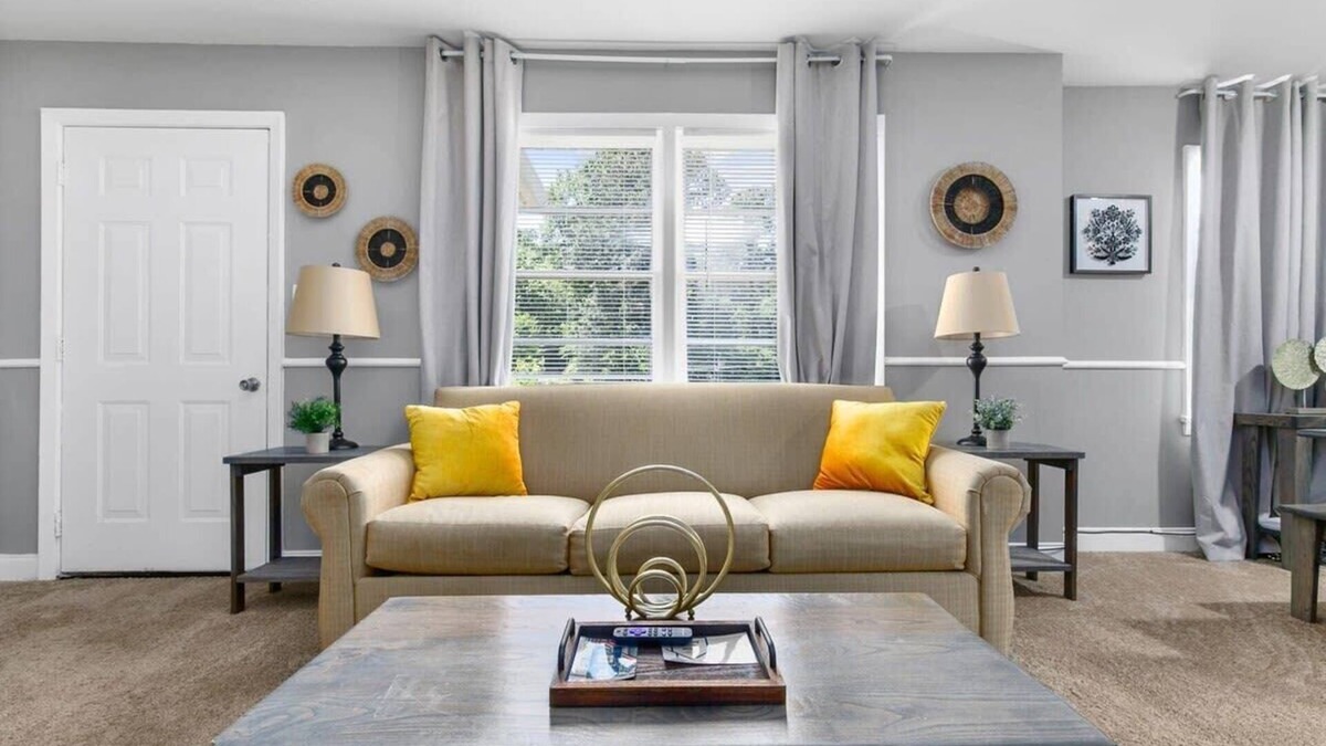 New Castle House | Near Hospital&Dining-Beds on Broadmoor- Both Units