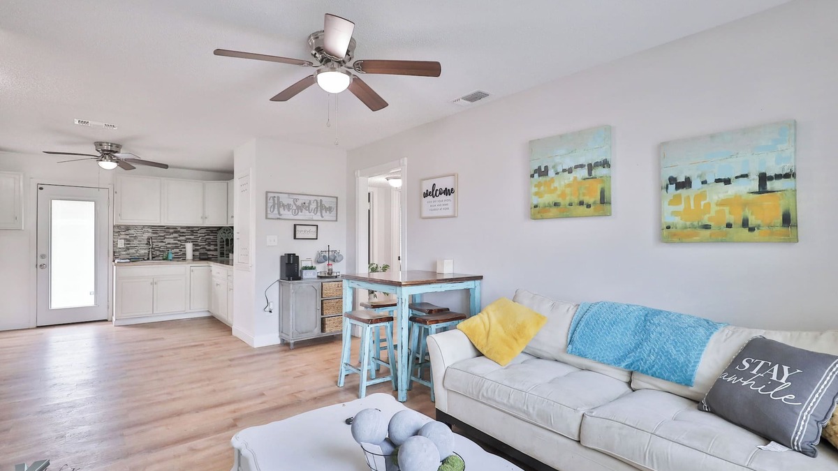 Abilene House | Near HSU, ACU & Hendrick ~ Clean ~ Charming Cottage ~ New Discounts ~ Pets