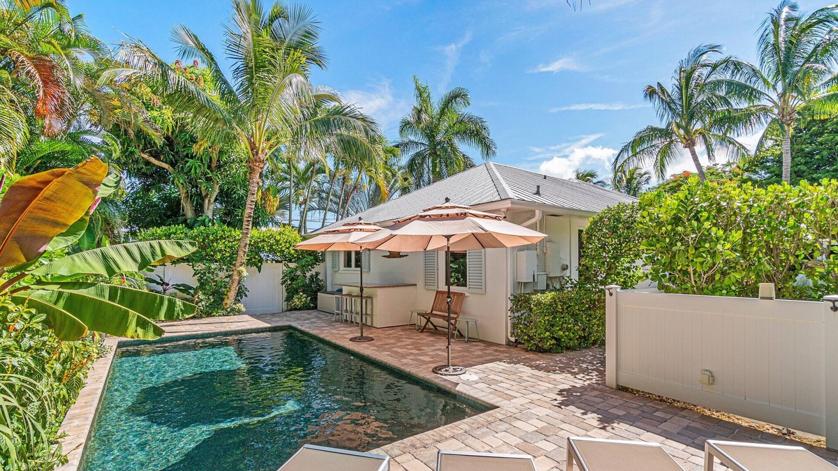 Delray Beach House | Near Intercoastal! Lush private back yard with heated pool!