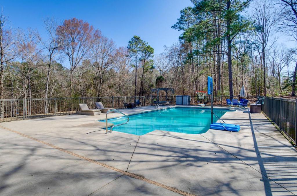 Chapin House | Near Lake Murray Family Getaway with Screened Porch