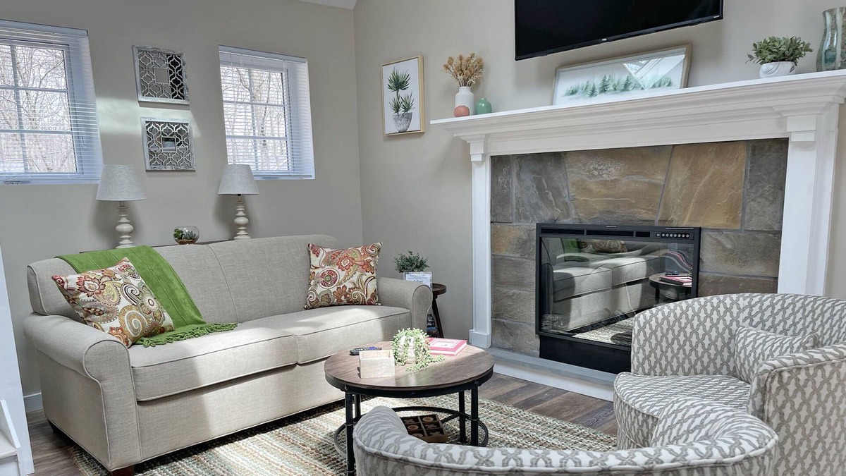White Mills Cottage | Near Lake Wallenpaupack, Hot Tub & Fire Pit