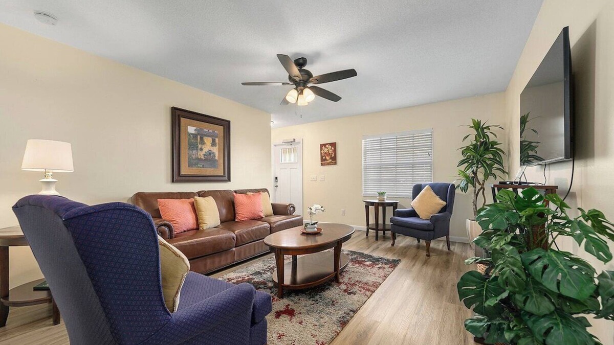 Melbourne House | Near MLB Airport, FIT, HRMC, Downtown & Beaches! 1