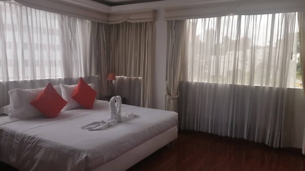 Santa Fe Hotel | NEAR MONSERRATE UNIANDES AND TADEO LOZANO