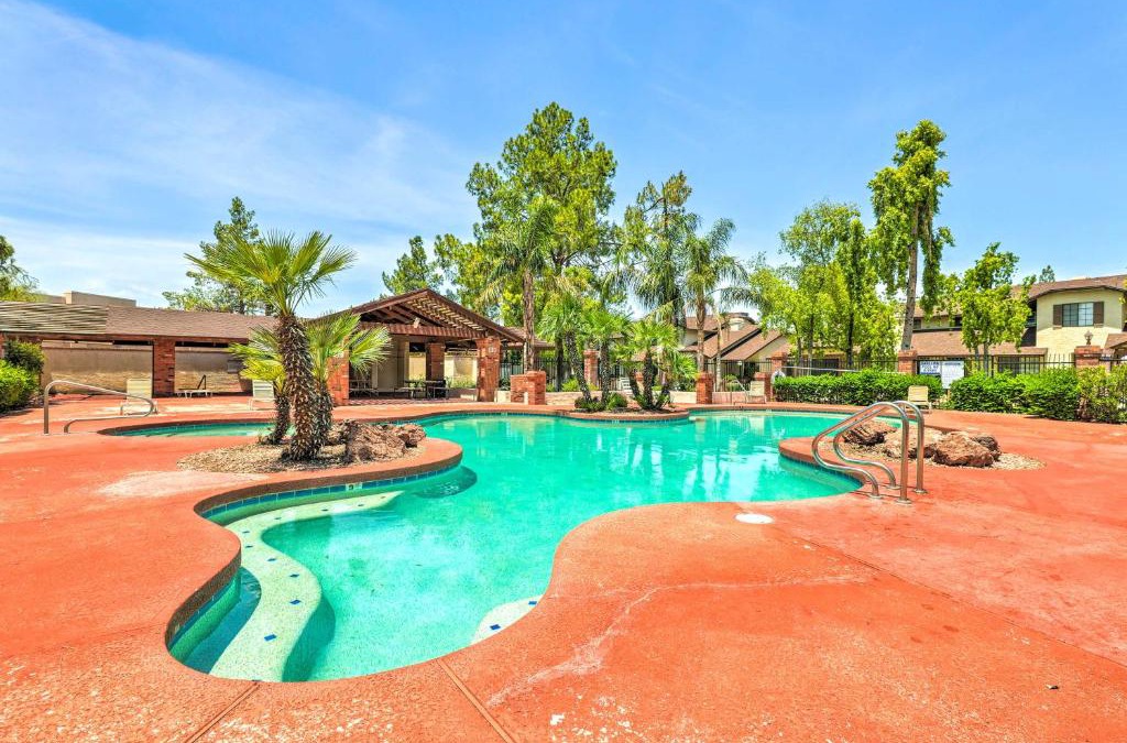 Breckenridge Townhomes House | Near Parks and Golf Gilbert Townhome with Pool Access
