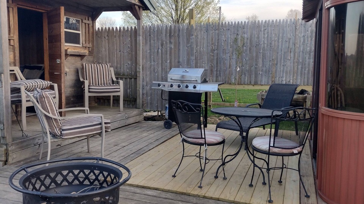 Kinsman Cabin | Near Pymatuning Lake (4 miles), kyaking, Deer Park, and fishing on site
