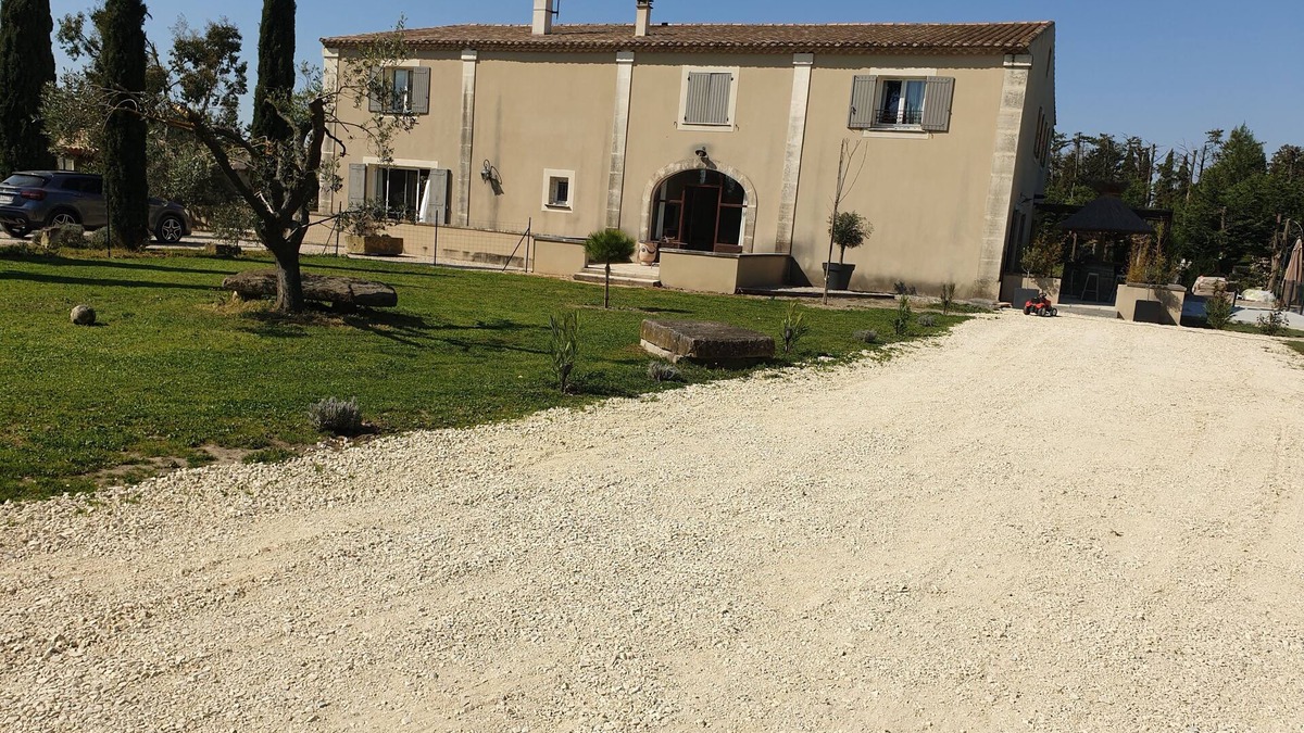 Chateaurenard House | Near saint remy de provence and avignon house with pool access