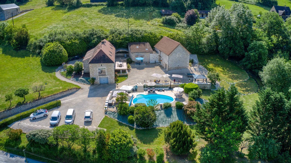 Carlux Cottage | Near Sarlat, 2-person gîte. air conditioned heated pool access, very nice view