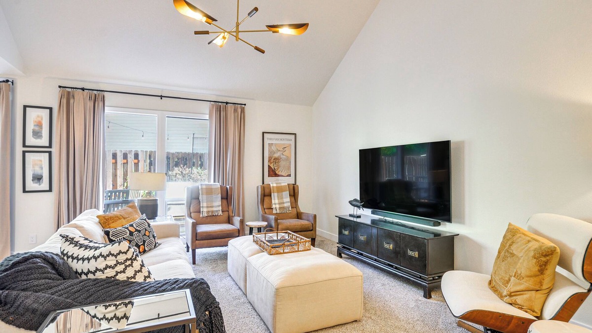 Beaverton House | Near Shops & Cafes: Beaverton Haven w/Luxe Decor!
