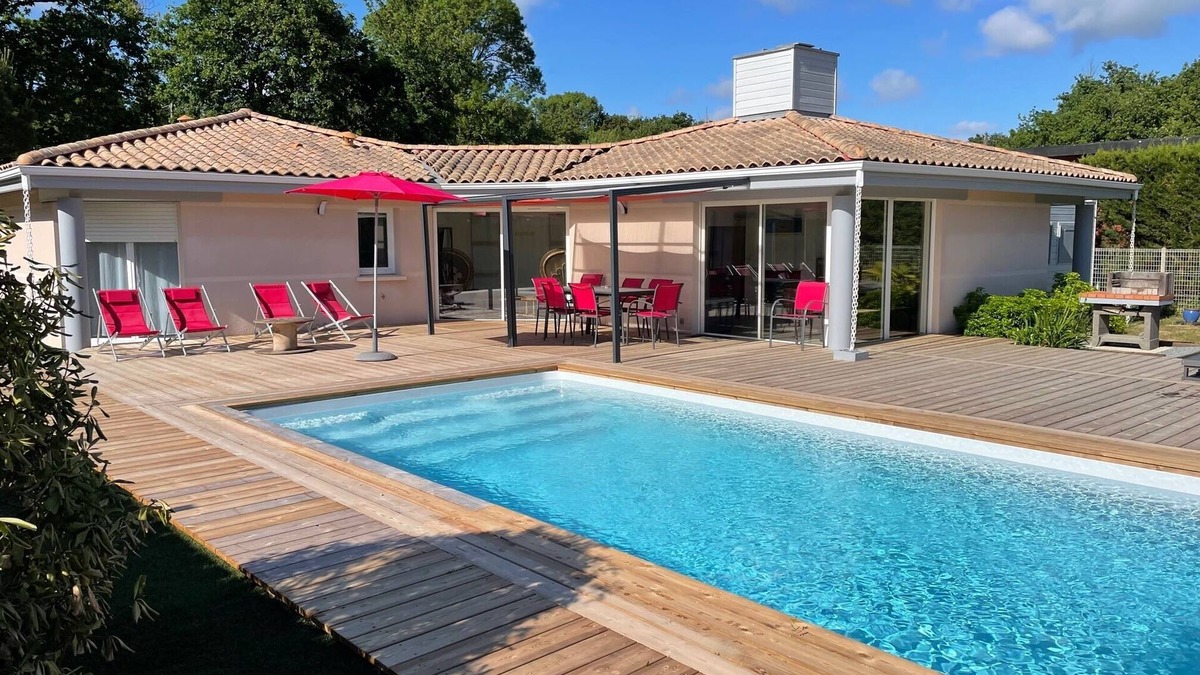 Grayan-Et-L'Hopital Villa | Near Soulac/mer architect-designed villa with pool and jacuzzi close to the ocean