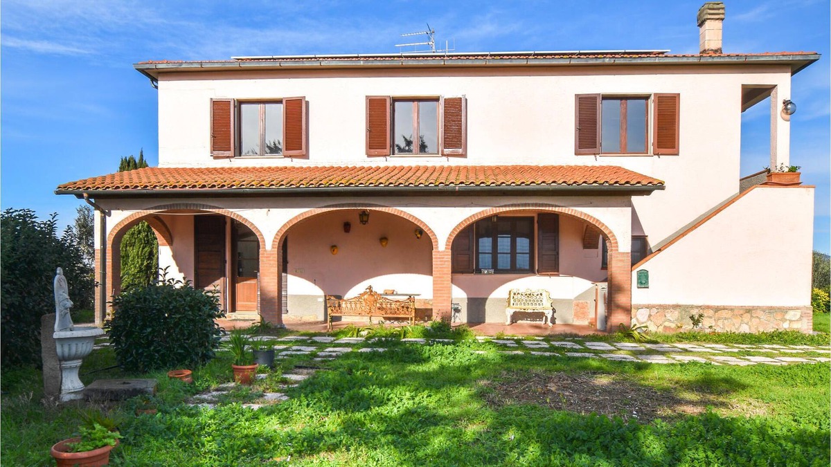 Riotorto Apartment | Near the beach and the Natural Park di Montioni welcomes you this spacious apartment!