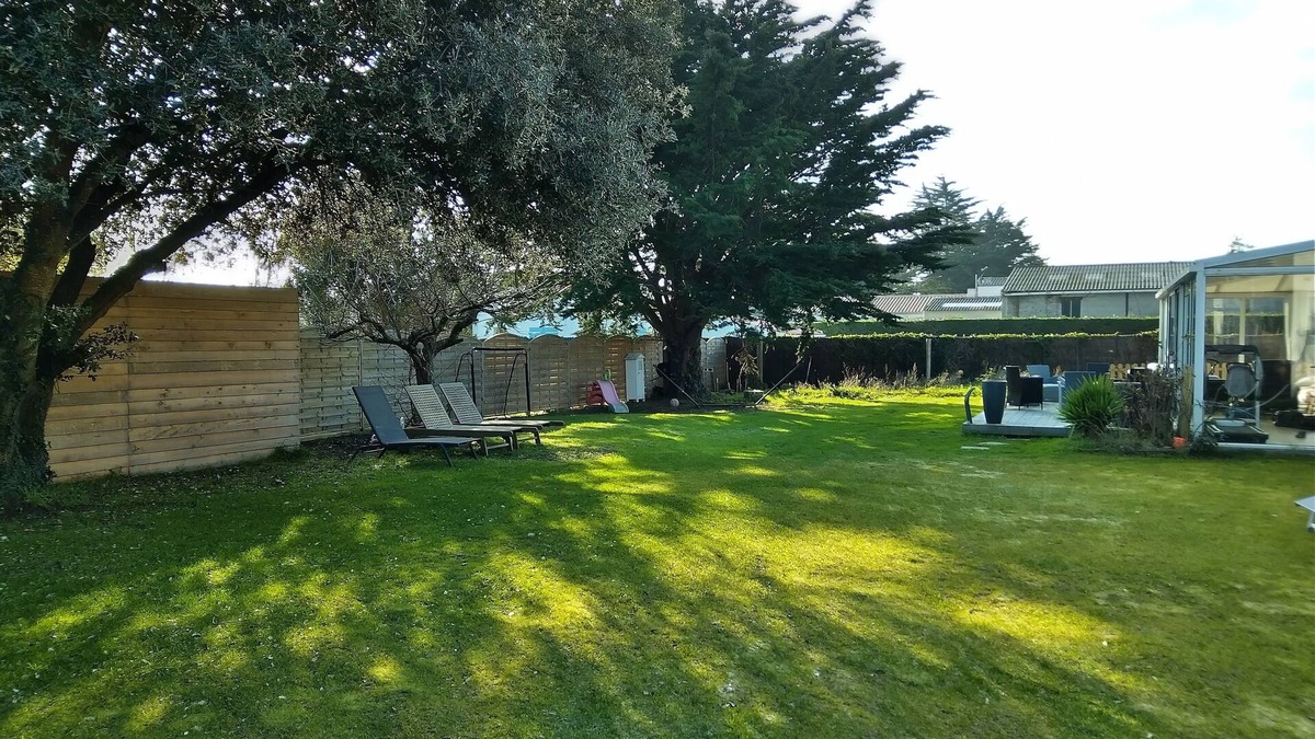 Ile d'Yeu House | Near the harbor and the beach .