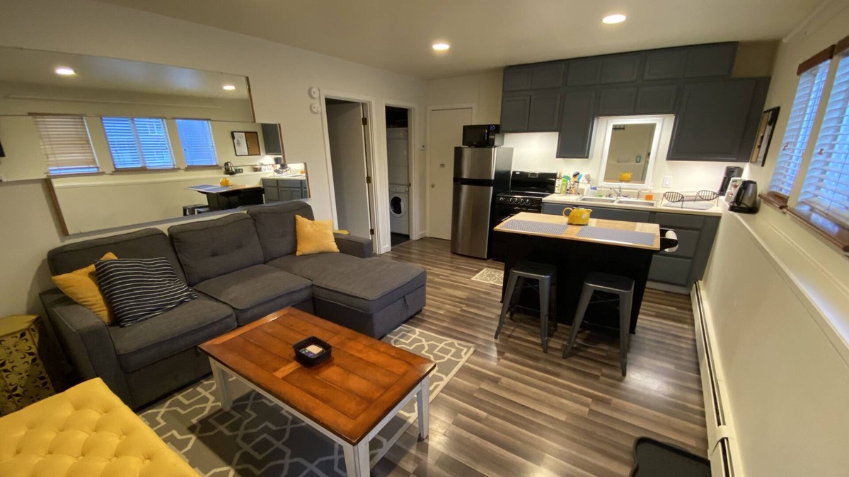 University Area Apartment | Near the hospital, and trails. Local Alaskan hosts!