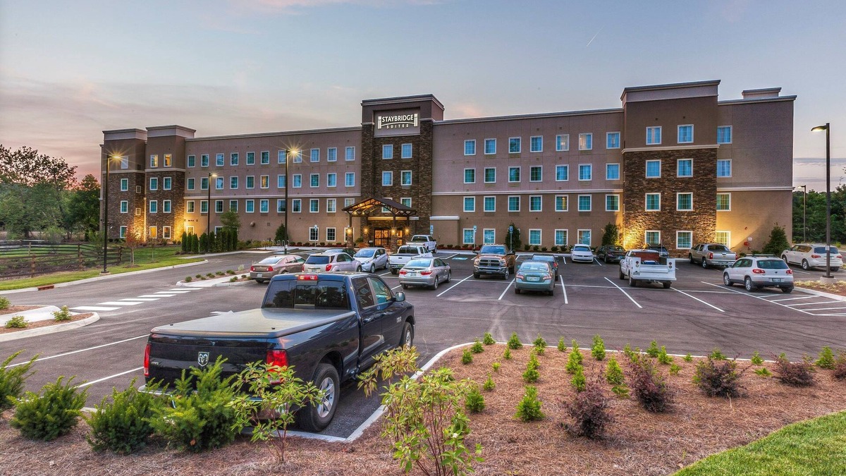 Farragut Condo | Near Turkey Creek Shopping District! Shared Outdoor Pool + 24h Business Center