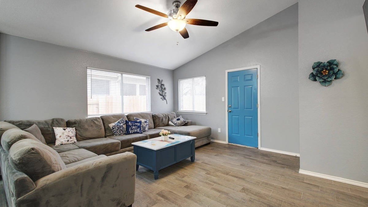 Cedar Park House | Nearby Shopping & Restaurants Modern Safe Comfy Full-Stocked 4BR/2BA