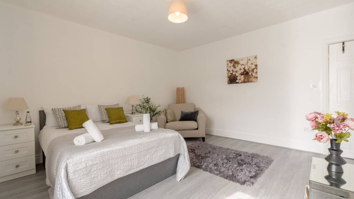 Nelson House | Nearby Station and Motorway links