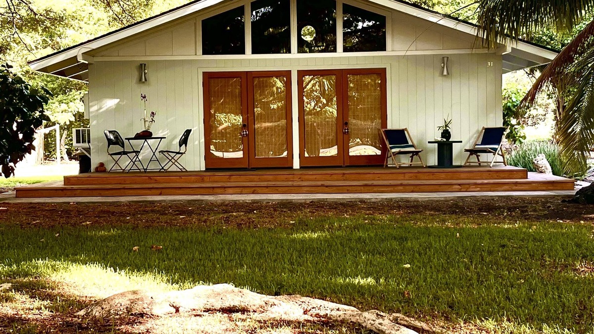 Kamuela House | Nearly beachfront, peaceful bungalow at the reef. Snorkel, swim, lounge, nap.