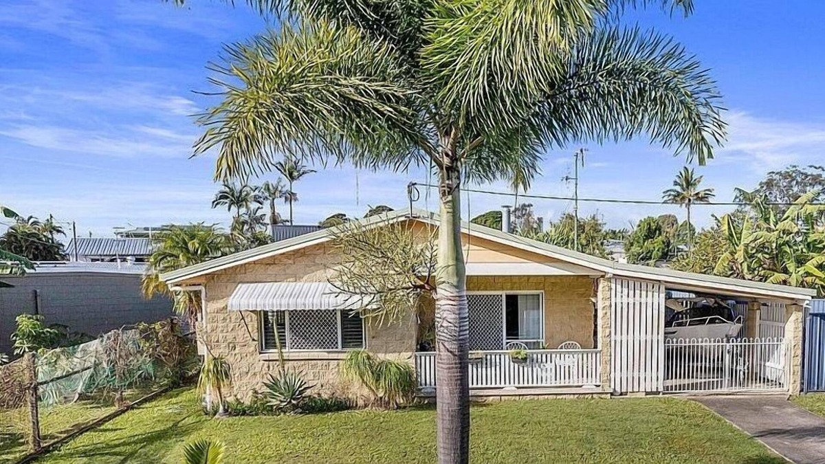 Tin Can Bay House | Neat and Tidy Holiday House with Inground Pool!
