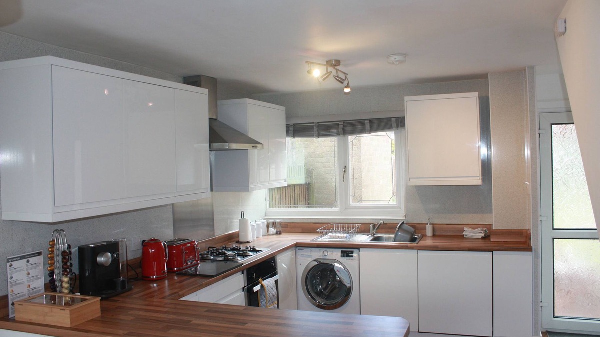 Marston Green House | ♥NEC & Birmingham Airport - Berwicks House, a stylish 3-bed house with garden