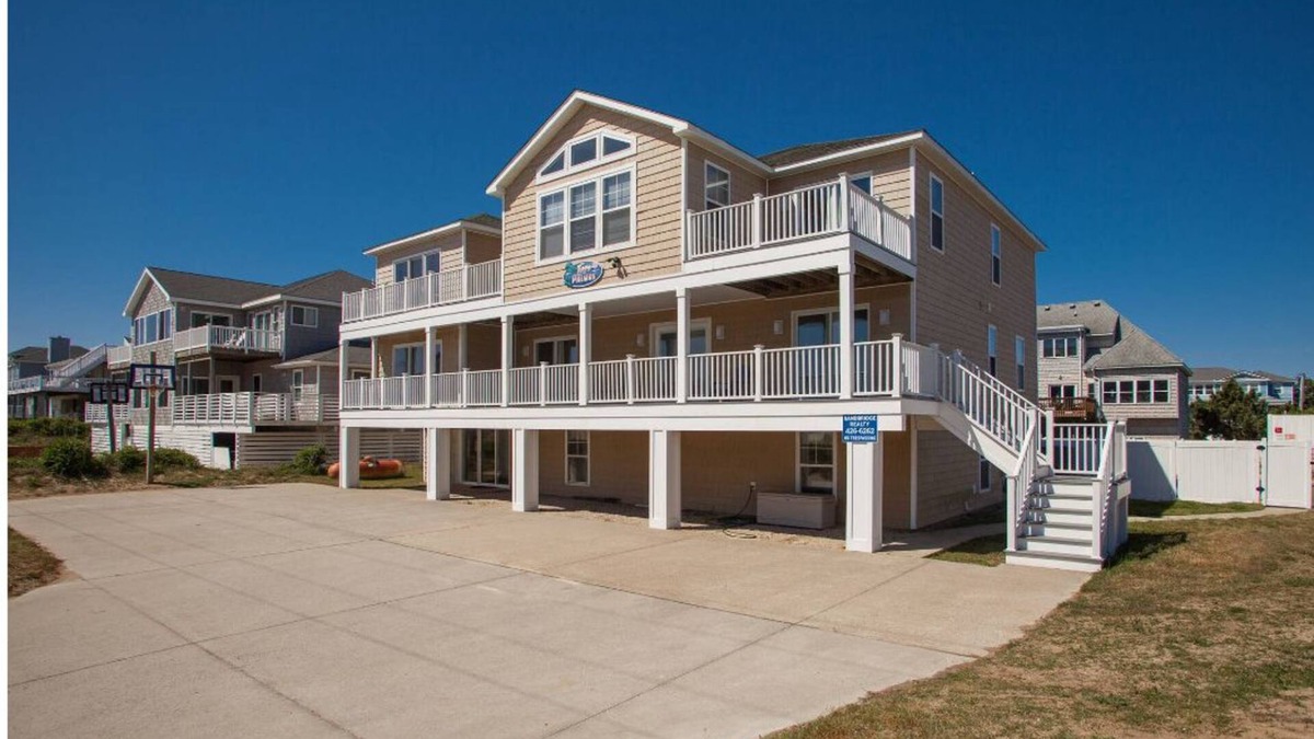 Sandbridge House | Need a great beach getaway? INDOOR AND OUTDOOR POOL!