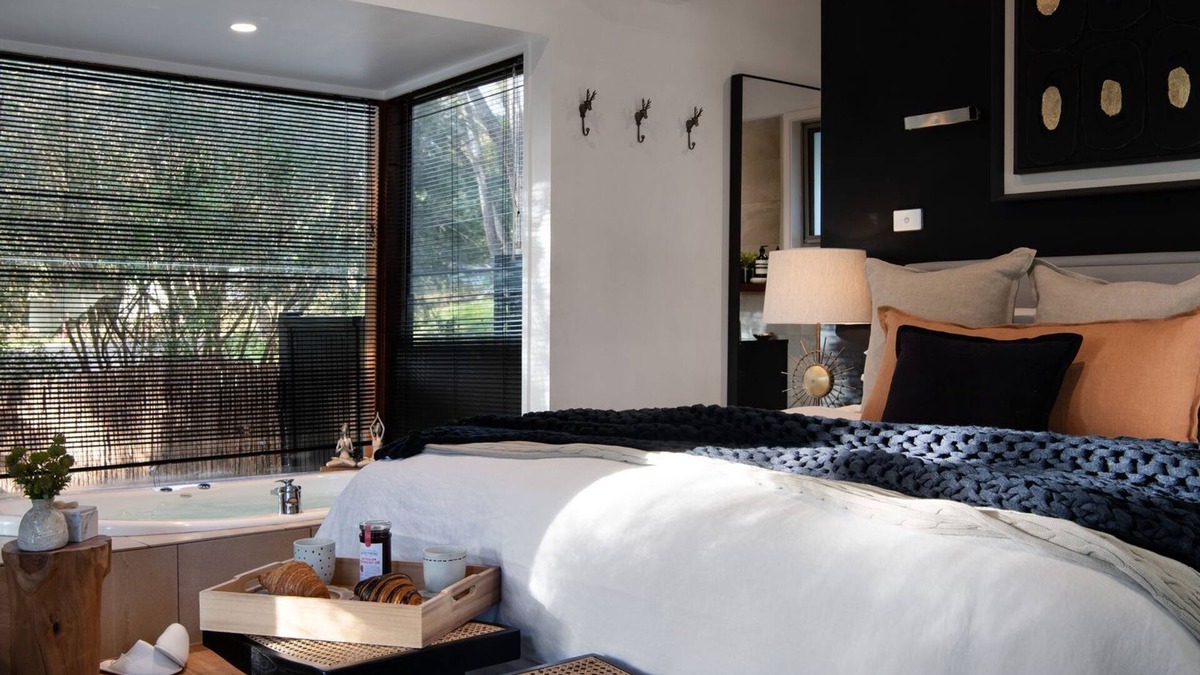 Hepburn Springs House | Negroni Lane - A stylish villa nestled in the serene bushland of Hepburn Springs.
