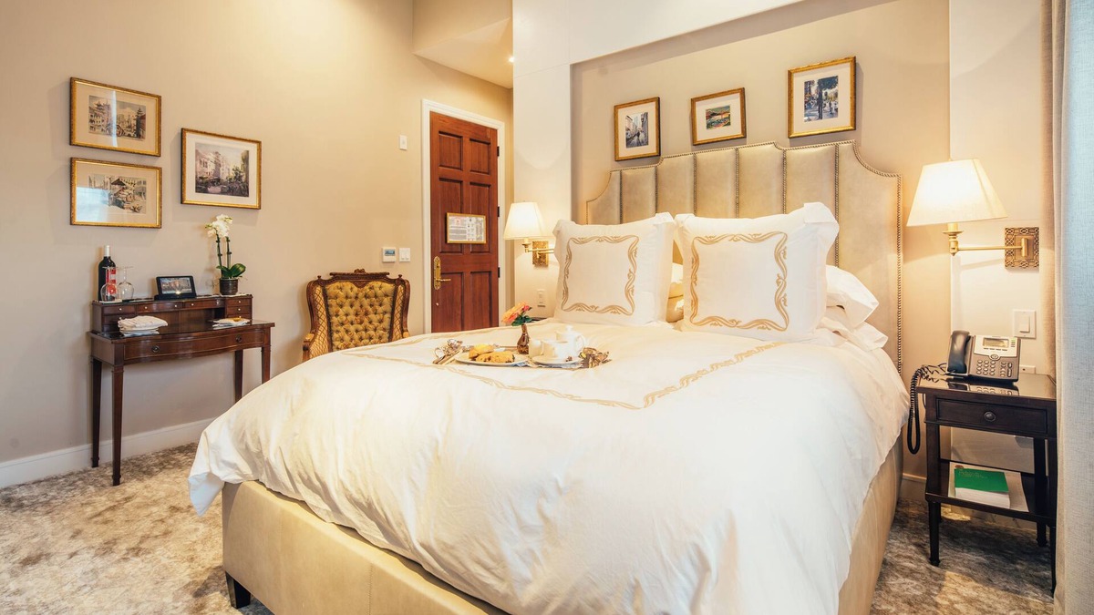 Lower Pacific Heights Hotel | Neighbourgood Sutter Mansion