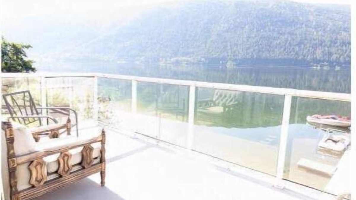 Nelson House | Nelson Lake House