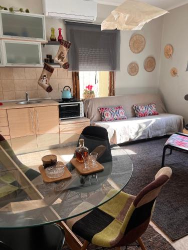 Drama House | Neoclassical Guest House on ground floor with a garden and private parking space