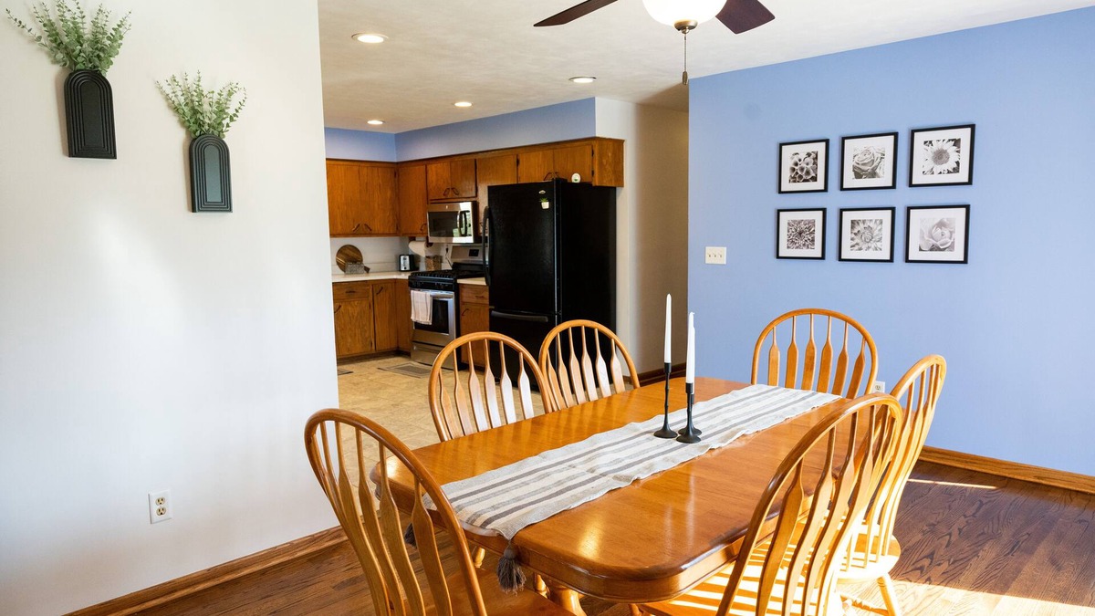 New Munster House | nEscape to Tranquility: Lovely Oasis 20 Minutes from Downtown Milwaukeennn