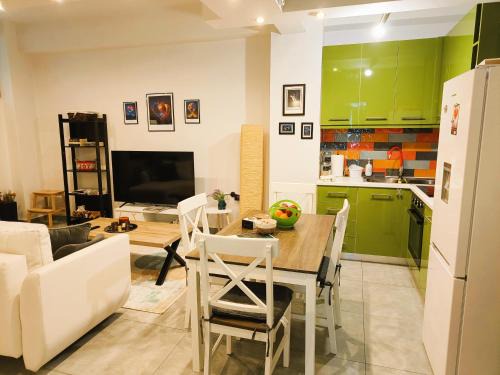 Nea Smirni Apartment | Nesta Home Athens, Cozy Private Apartment with SuperFast Wi-Fi