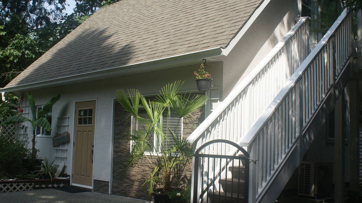 Regional District of Nanaimo Cottage | Nesting Ravens Cottage