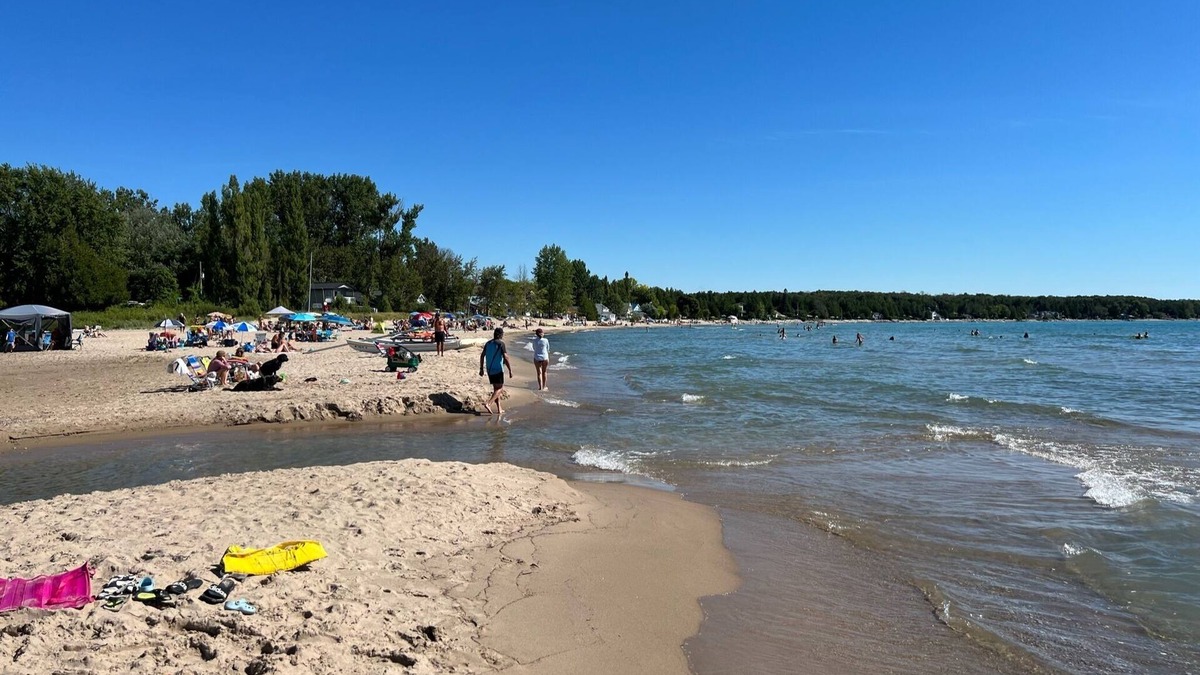 Inverhuron Cottage | Nestled along Lake Huron