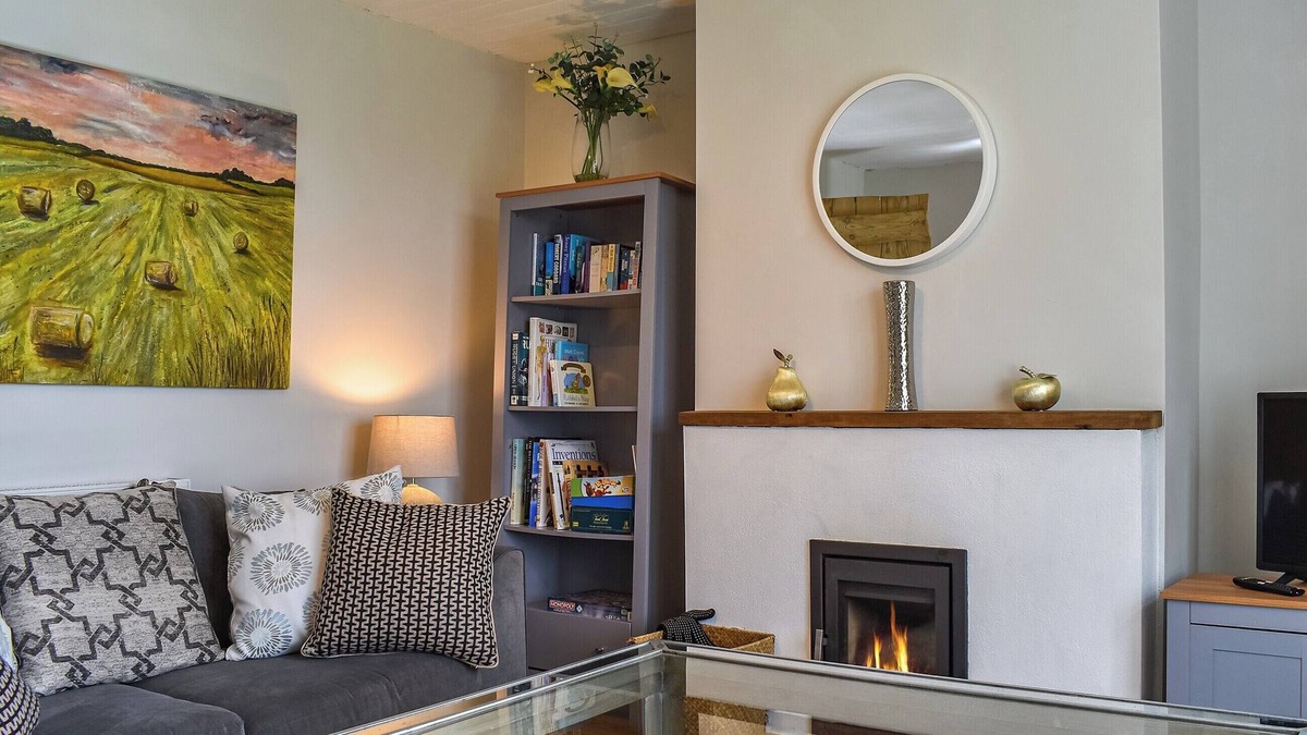 Cattistock Cottage | Nestled amidst the tranquil countryside, this charming holiday cottage offers breath taking rural vi