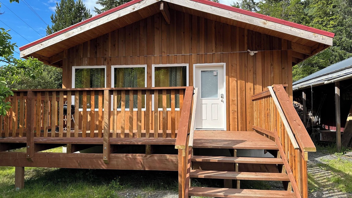 Ketchikan House | Nestled At the Top of two famous Totem pole ParksnEnjoyable, comfortable house