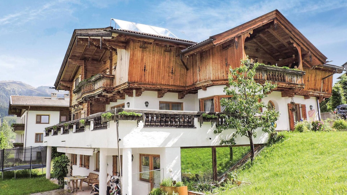 Kartitsch Apartment | Nestled between the Carnic Ridge and the Lienz Dolomites on the sunny side of the Alps, these apartm
