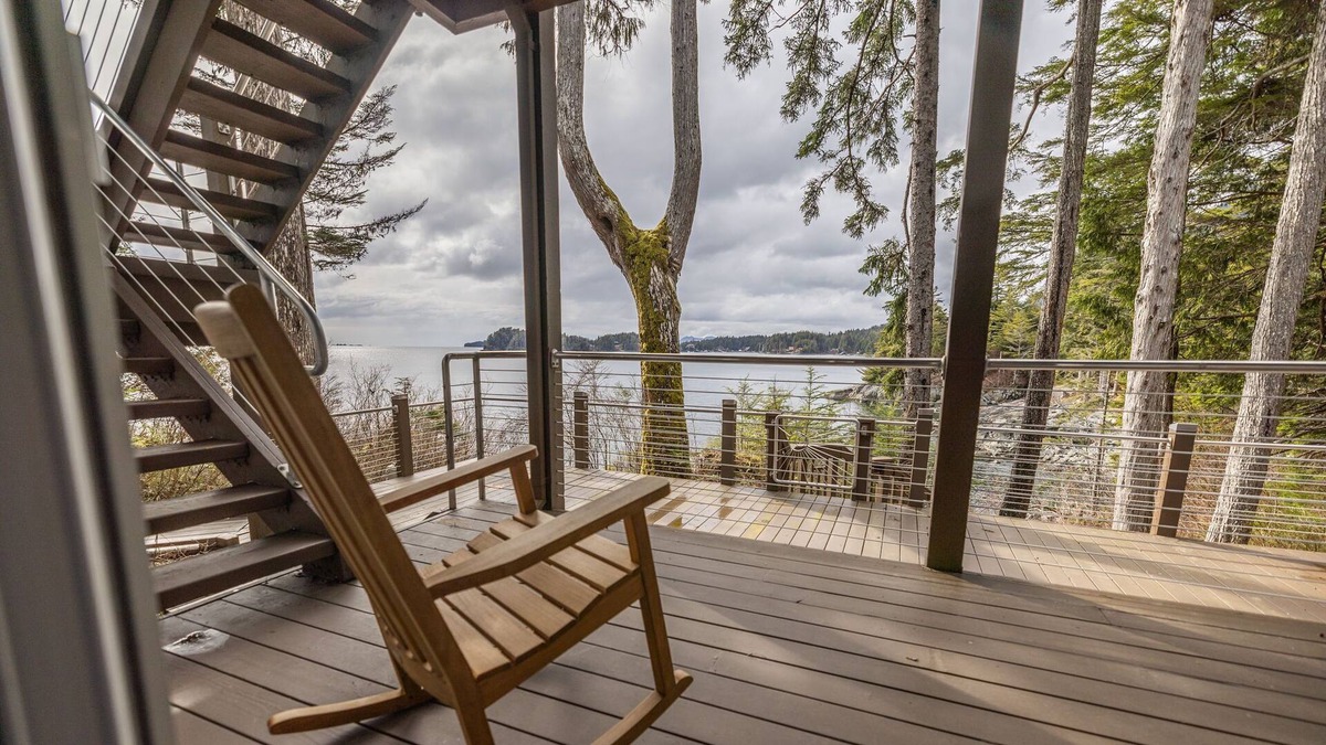Sitka Cabin | Nestled in the Heart of Nature