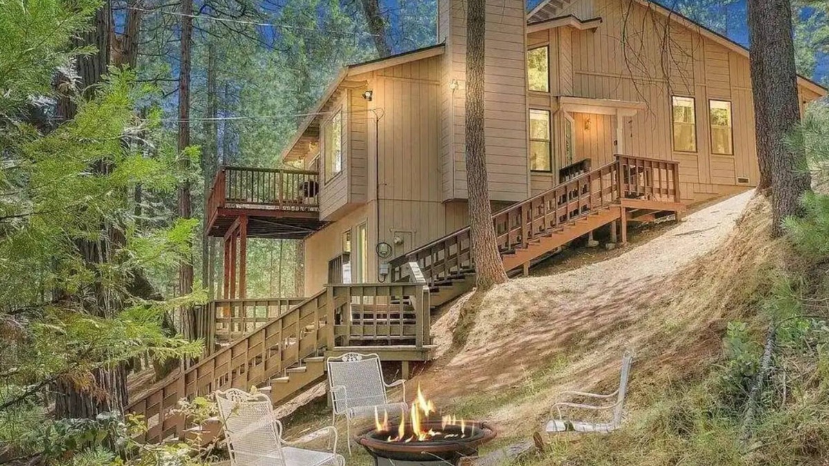 Groveland House | Nestled in the Pinetrees and Close to Yosemite